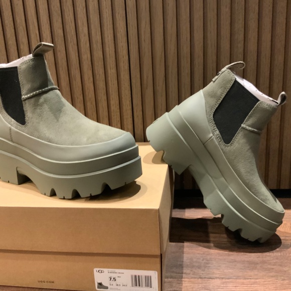 UGG Green Platform Boots - Picture 7 of 8